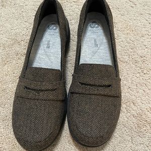 Clark’s brown and black loafers size 10 NWT